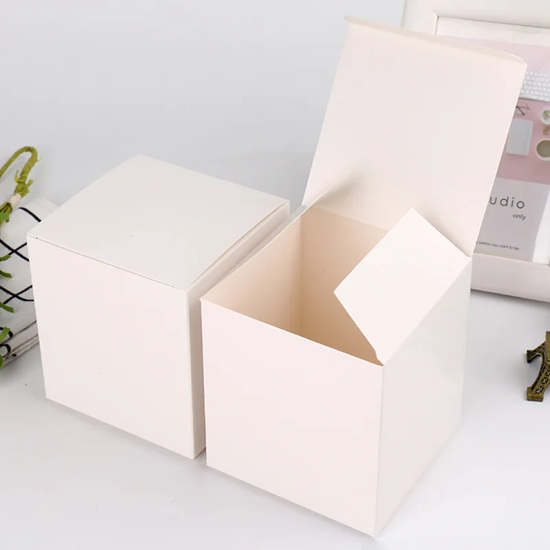Kraft Paper Box - 100ピース/ロットホワイトクラフト紙のギフトボックス段ボールギフトボックス正方形のdiyギフトボックスクッキーケーキパッケージの誕生日ギフトボックス